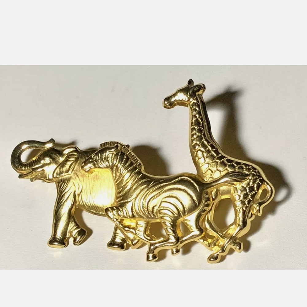 PREMIER DESIGNS) Gold Tone Safari Pin / Brooch - E
